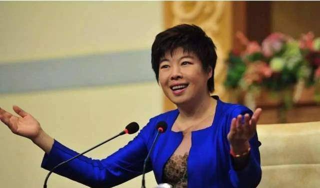 【kaiyun开云网页版】
于丹为何会被轰下讲台？看她如何解释“女子与小人” 你就懂了(图3)