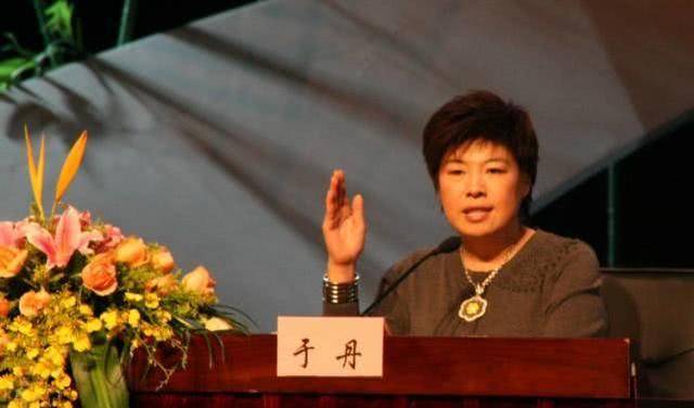 【kaiyun开云网页版】
于丹为何会被轰下讲台？看她如何解释“女子与小人” 你就懂了(图5)