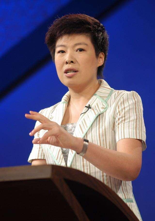 【kaiyun开云网页版】
于丹为何会被轰下讲台？看她如何解释“女子与小人” 你就懂了(图8)