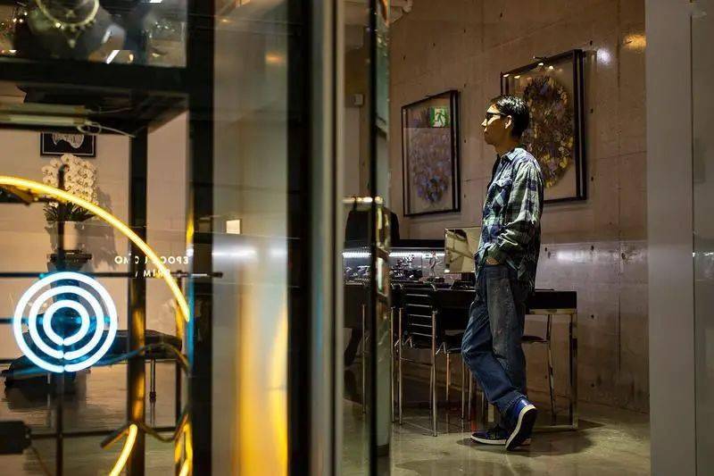 【kaiyun开云网页版】
笑脸图案“泛滥成灾”的时下 EYEFUNNY为何还能敏捷成名？(图14)