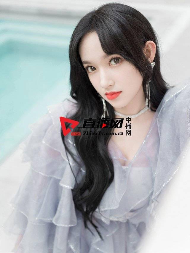 
程潇再任舞蹈导师亮相《少年之名》成团夜仙美感人【kaiyun开云网页版】(图4)