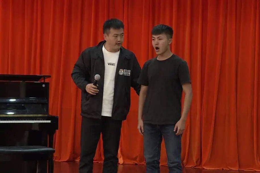 kaiyun开云网页版:
“我的中国梦”文化进万家“中央歌剧院声乐大师课”开课啦!(图3) kaiyun开云网页版:
“我的中国梦”文化进万家“中央歌剧院声乐大师课”开课啦!(图3)