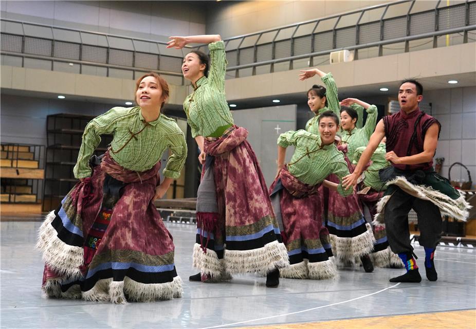 【kaiyun开云官方在线登录】花花万物张云雷和杨九郎是哪一期 张云雷发胶达人是什么梗(图1) kaiyun开云网页版